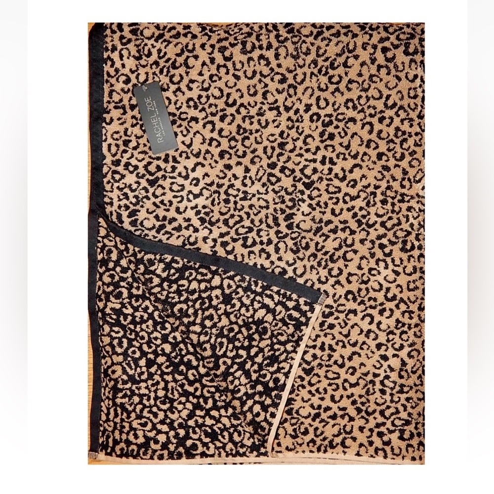 2 Rachel Zoe Tan Black Reversable 40” x 70” Beach Towel Animal Cheetah print New - Picture 2 of 5